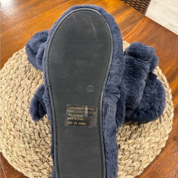 Torrid faux fur super fluffy platform slippers/ adjustable band size 13WW - Picture 2 of 3
